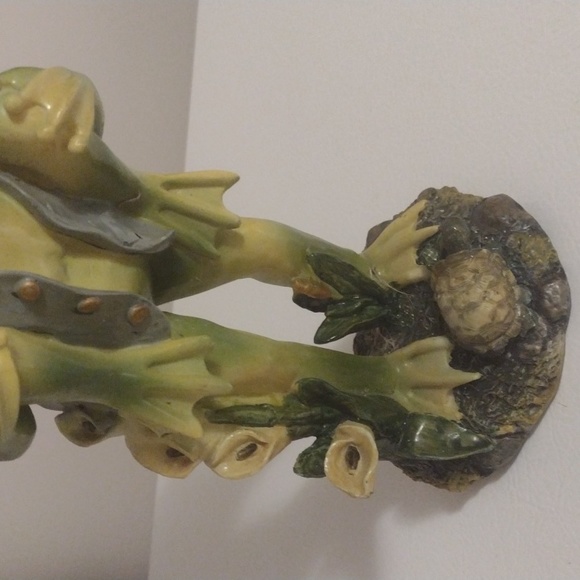 Toad and frog friends statue going fishing 13 1/2 inches resin - Picture 7 of 10